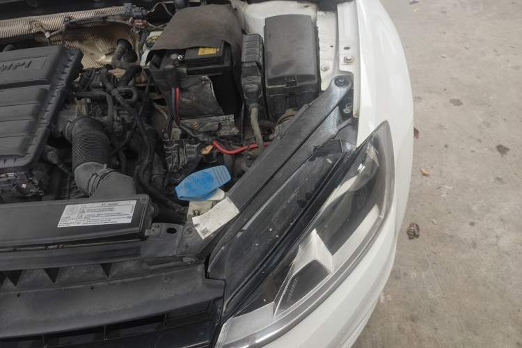 Used Volkswagen Golf 2014 1.6L Automatic Fashion Model Engine Bay Left