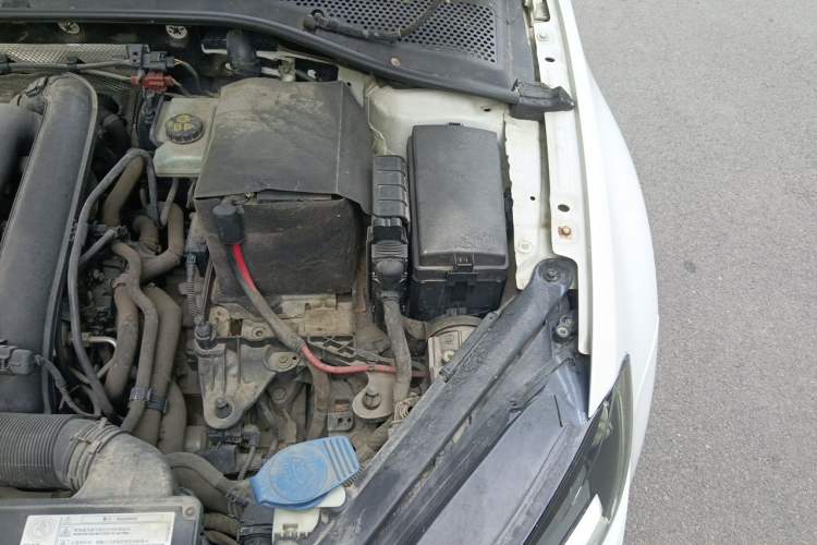 Used Volkswagen Golf 2014 1.4TSI Automatic Luxury Model Engine Bay Left