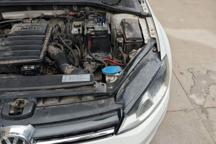Used Volkswagen Golf 2014 1.6L Automatic Comfort Model Engine Bay Left