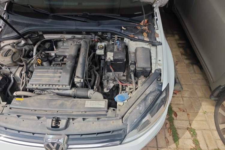 Used Volkswagen Golf 2014 1.4TSI Automatic Comfort Model Engine Bay Left