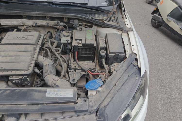 Used Volkswagen Golf 2014 1.6L Automatic Comfort Model Engine Bay Left