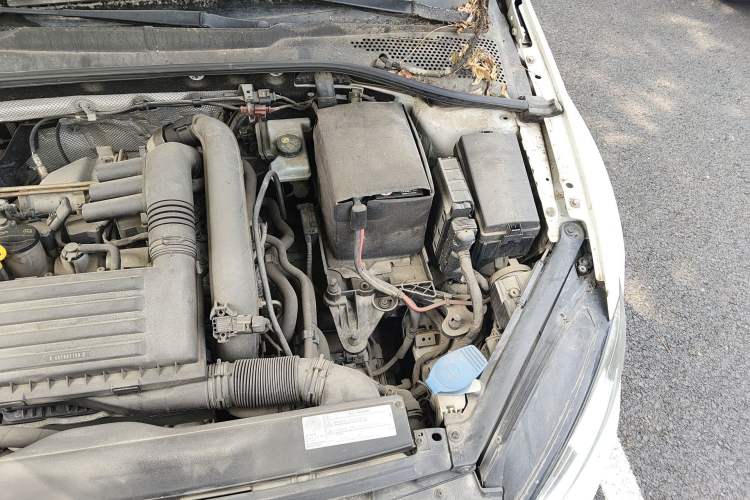 Used Volkswagen Golf 2014 1.4TSI Automatic Comfort Model Engine Bay Left