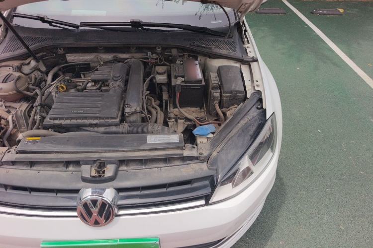 Used Volkswagen Golf 2014 1.4TSI Automatic Comfort Model Engine Bay Left