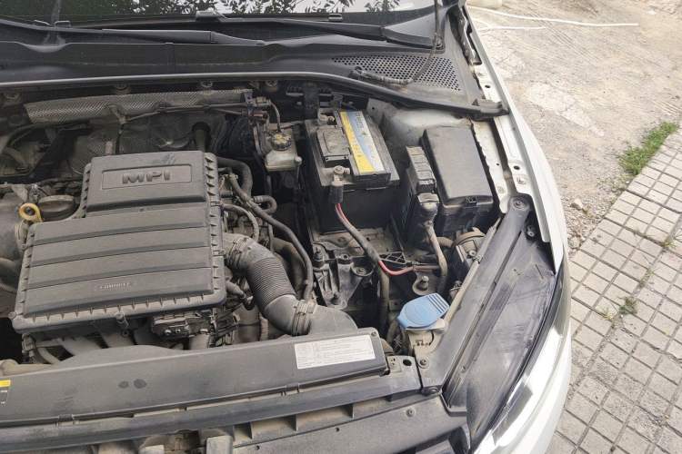 Used Volkswagen Golf 2014 1.6L Automatic Comfort Model Engine Bay Left