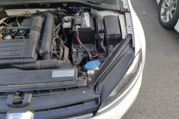Used Volkswagen Golf 2014 1.4 TSI Manual Comfort Model Engine Bay Left