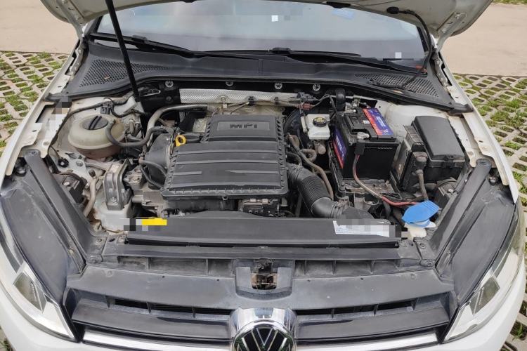 Used Volkswagen Golf 2014 1.6L Manual Fashion Edition Engine Bay