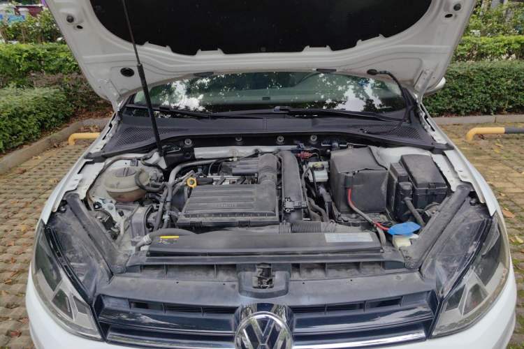 Used Volkswagen Golf 2014 1.4TSI Automatic Luxury Model Engine Bay