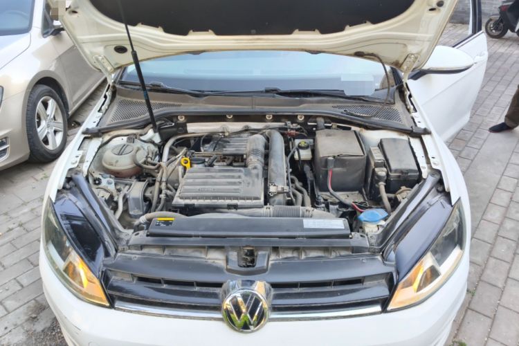 Used Volkswagen Golf 2014 1.4TSI Automatic Luxury Model Engine Bay