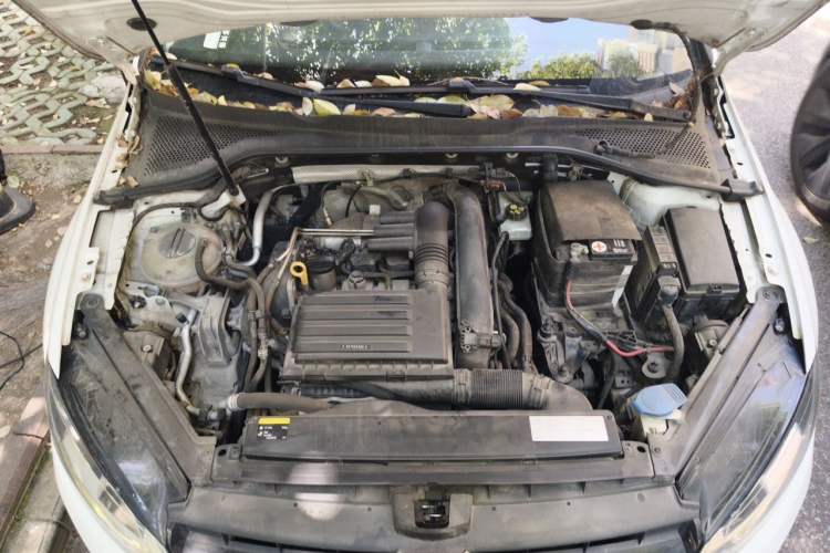 Used Volkswagen Golf 2014 1.4 TSI Manual Comfort Model Engine Bay
