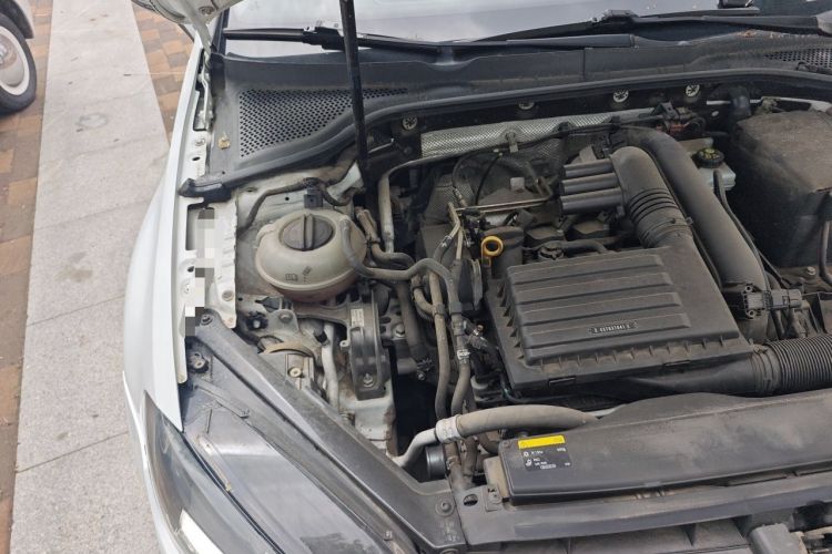 Used Volkswagen Golf 2014 1.4TSI Automatic Luxury Model Engine Bay Right
