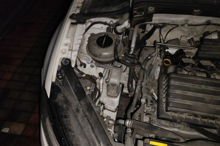 Used Volkswagen Golf 2014 1.4TSI Automatic Luxury Model Engine Bay Right