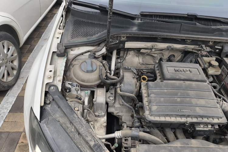 Used Volkswagen Golf 2014 1.6L Automatic Comfort Model Engine Bay Right