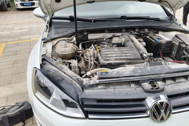 Used Volkswagen Golf 2014 1.4TSI Automatic Comfort Model Engine Bay Right