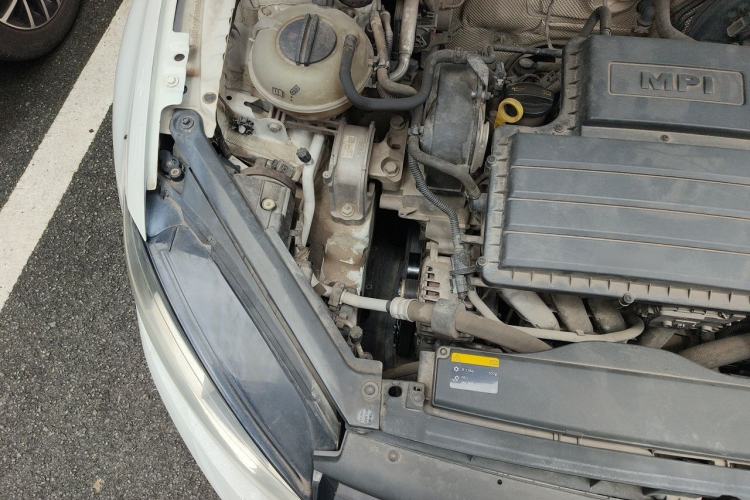 Used Volkswagen Golf 2014 1.6L Automatic Comfort Model Engine Bay Right
