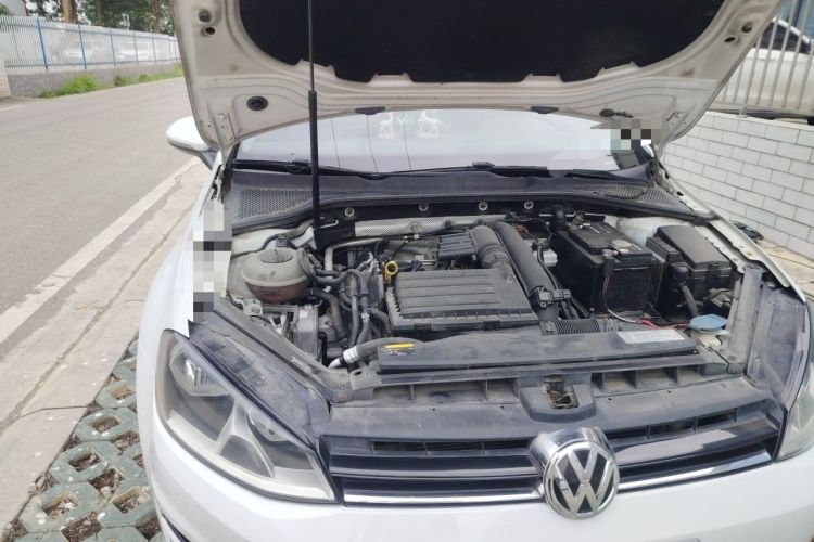 Used Volkswagen Golf 2014 1.4 TSI Manual Comfort Model Engine Bay Right