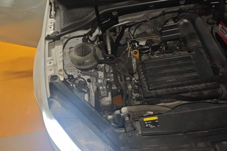 Used Volkswagen Golf 2014 1.4TSI Automatic Comfort Model Engine Bay Right