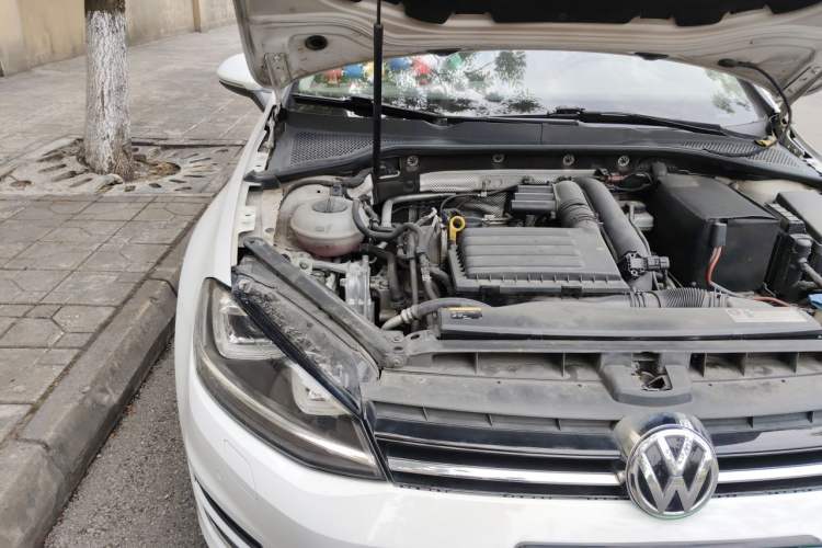 Used Volkswagen Golf 2014 1.4TSI Luxury Travel Edition Engine Bay Right