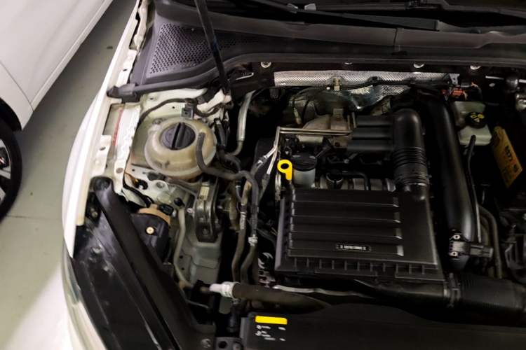 Used Volkswagen Golf 2014 1.4TSI Automatic Comfort Model Engine Bay Right