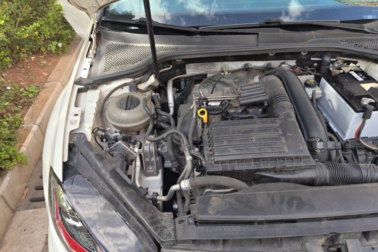 Used Volkswagen Golf 2014 1.4TSI Automatic Luxury Model Engine Bay Right