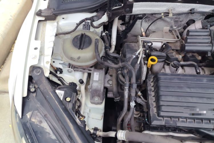 Used Volkswagen Golf 2014 1.4TSI Automatic Luxury Model Engine Bay Right