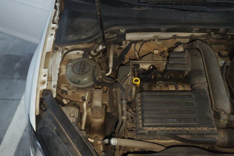 Used Volkswagen Golf 2014 1.4 TSI Manual Comfort Model Engine Bay Right