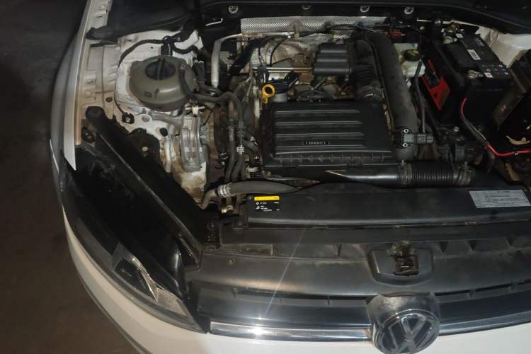 Used Volkswagen Golf 2014 1.4TSI Automatic Comfort Model Engine Bay Right