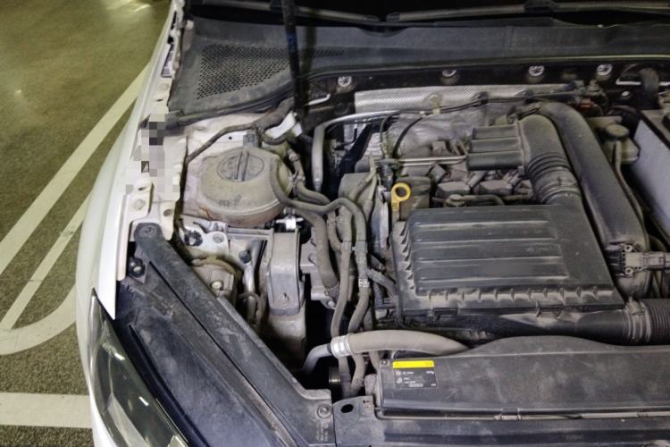 Used Volkswagen Golf 2014 1.4TSI Automatic Luxury Model Engine Bay Right