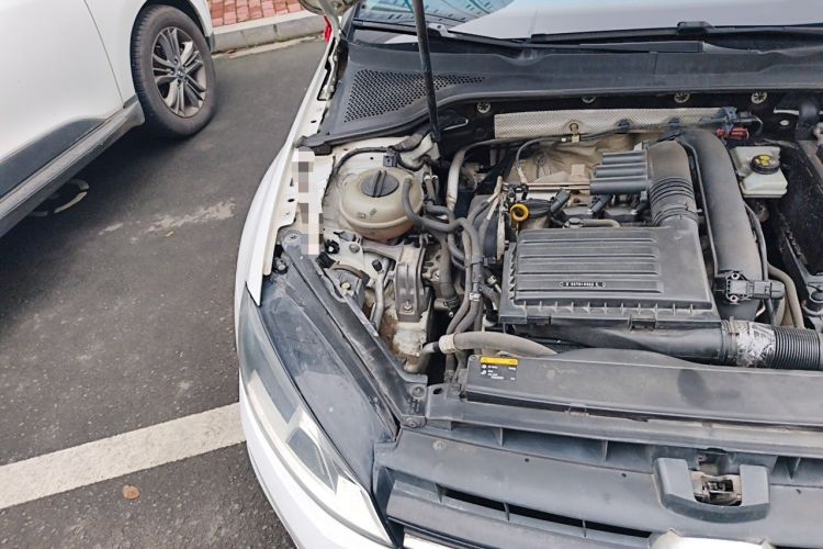 Used Volkswagen Golf 2014 1.4 TSI Manual Comfort Model Engine Bay Right