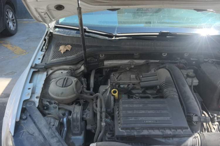 Used Volkswagen Golf 2014 1.4TSI Automatic Luxury Model Engine Bay Right