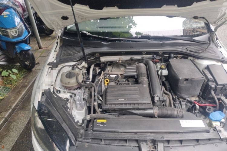 Used Volkswagen Golf 2014 1.4TSI Automatic Flagship Model Engine Bay Right
