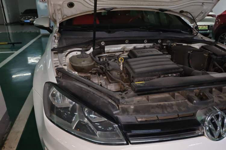 Used Volkswagen Golf 2014 1.6L Automatic Comfort Model Engine Bay Right