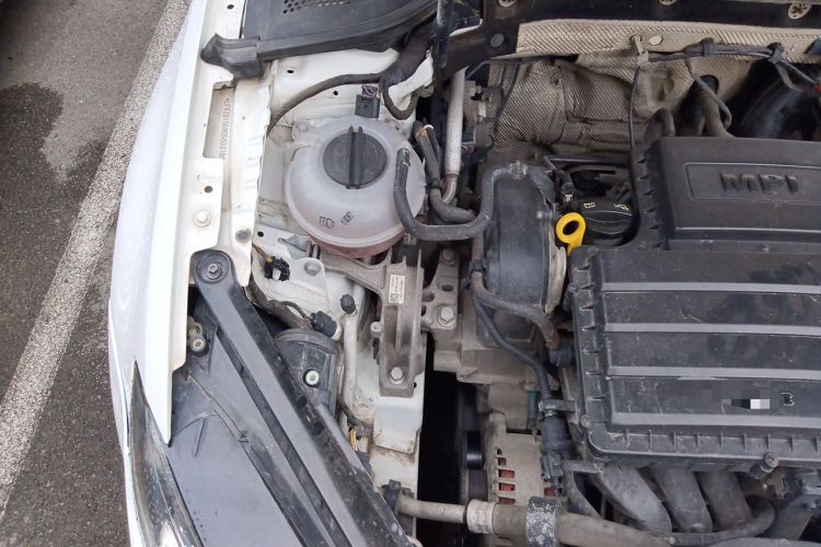 Used Volkswagen Golf 2014 1.6L Manual Fashion Edition Engine Bay Right