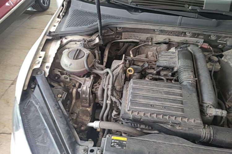 Used Volkswagen Golf 2014 1.4TSI Automatic Luxury Model Engine Bay Right