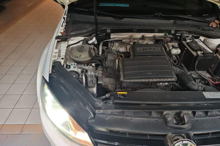 Used Volkswagen Golf 2014 1.6L Automatic Comfort Model Engine Bay Right