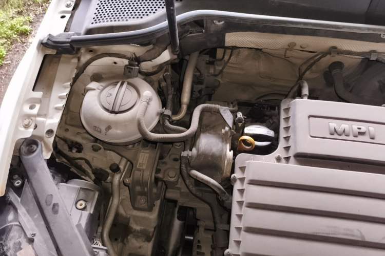 Used Volkswagen Golf 2014 1.6L Manual Fashion Edition Engine Bay Right