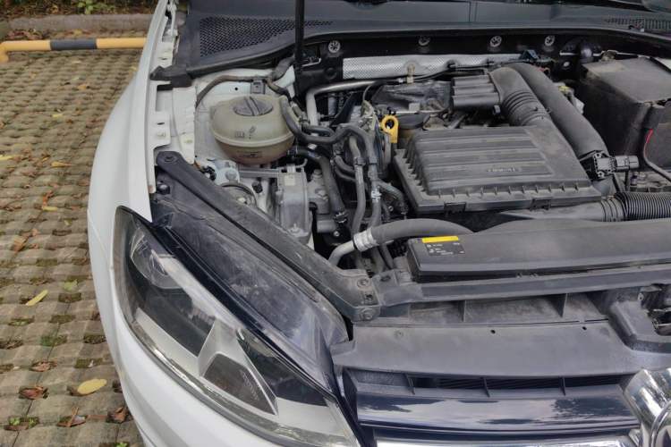 Used Volkswagen Golf 2014 1.4TSI Automatic Luxury Model Engine Bay Right