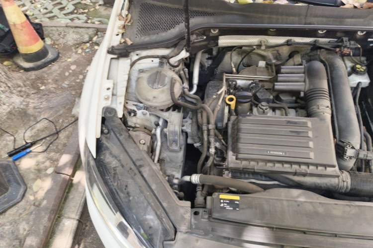 Used Volkswagen Golf 2014 1.4 TSI Manual Comfort Model Engine Bay Right