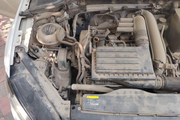 Used Volkswagen Golf 2014 1.4TSI Automatic Luxury Model Engine Bay Right