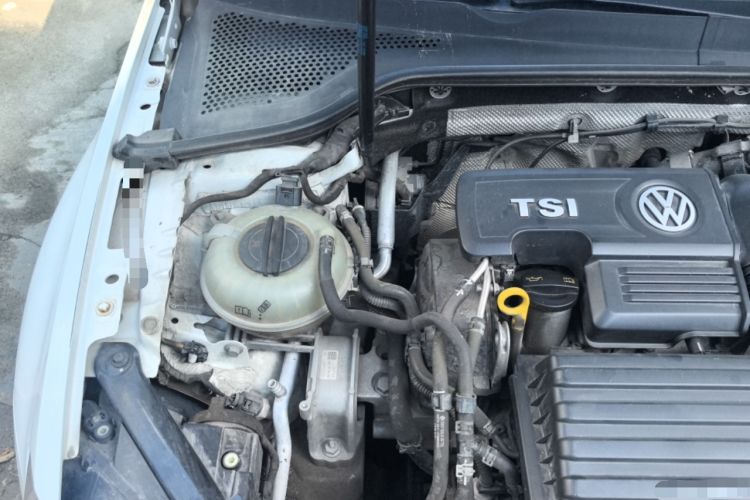 Used Volkswagen Golf 2014 1.4 TSI Manual Comfort Model Engine Bay Right