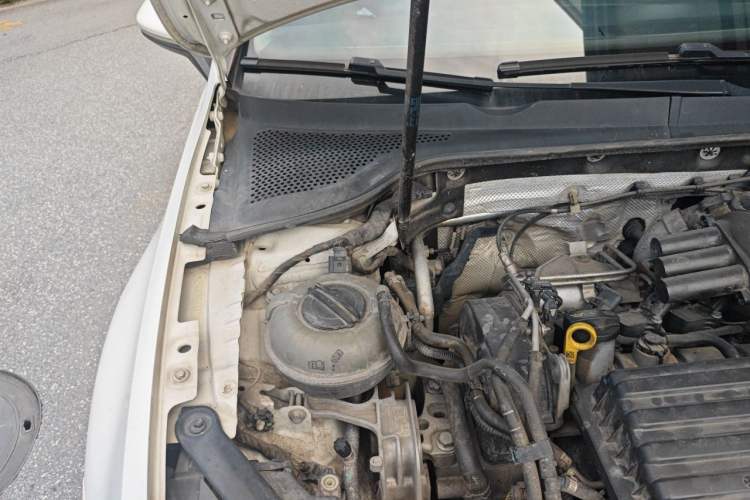 Used Volkswagen Golf 2014 1.4TSI Automatic Luxury Model Engine Bay Right