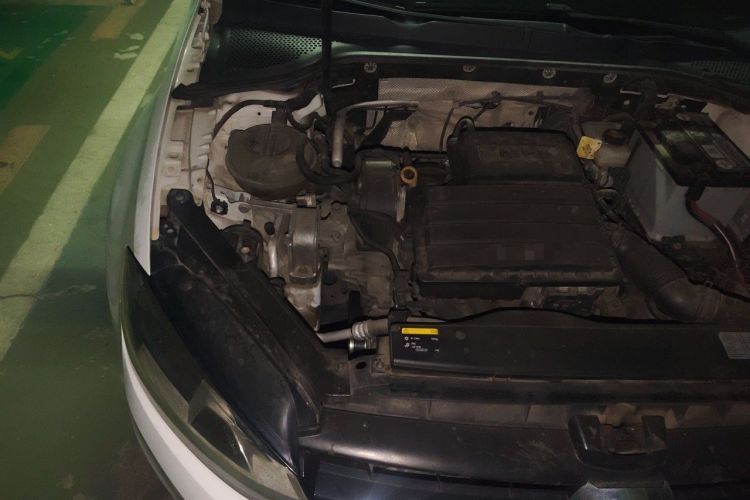 Used Volkswagen Golf 2014 1.6L Automatic Fashion Model Engine Bay Right