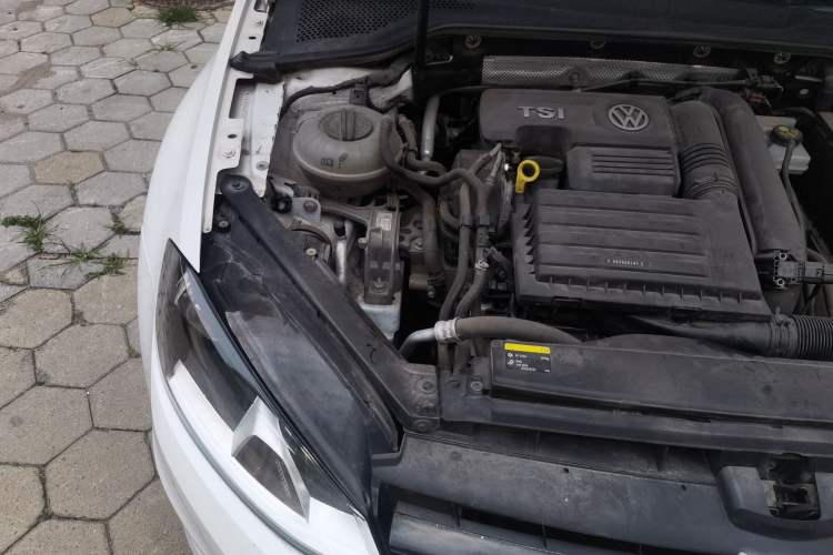Used Volkswagen Golf 2014 1.4TSI Automatic Comfort Model Engine Bay Right