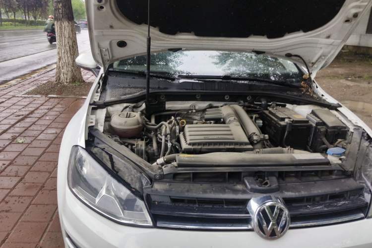 Used Volkswagen Golf 2014 1.4TSI Automatic Comfort Model Engine Bay Right