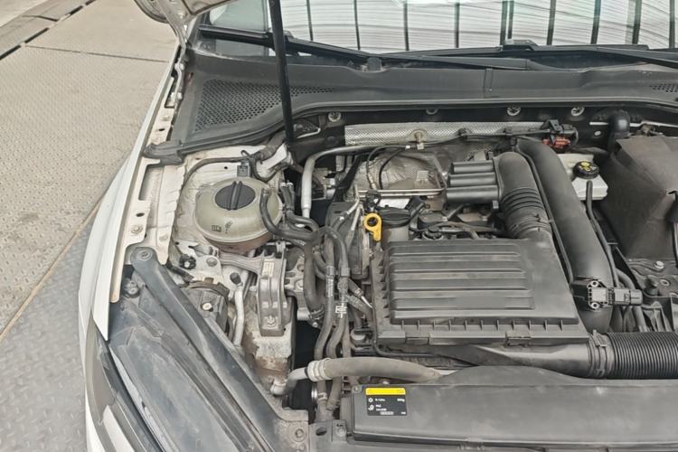 Used Volkswagen Golf 2014 1.4TSI Automatic Comfort Model Engine Bay Right