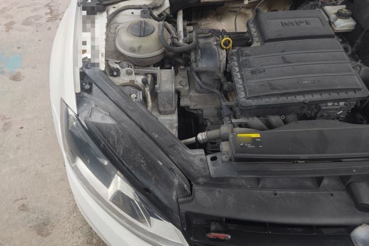 Used Volkswagen Golf 2014 1.6L Automatic Fashion Model Engine Bay Right