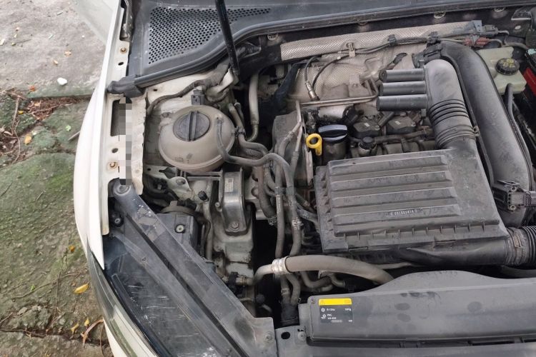 Used Volkswagen Golf 2014 1.4 TSI Manual Comfort Model Engine Bay Right