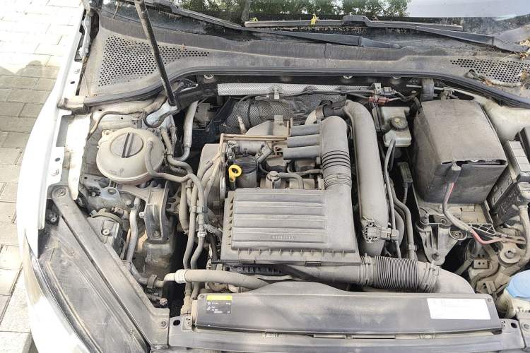 Used Volkswagen Golf 2014 1.4TSI Automatic Comfort Model Engine Bay Right