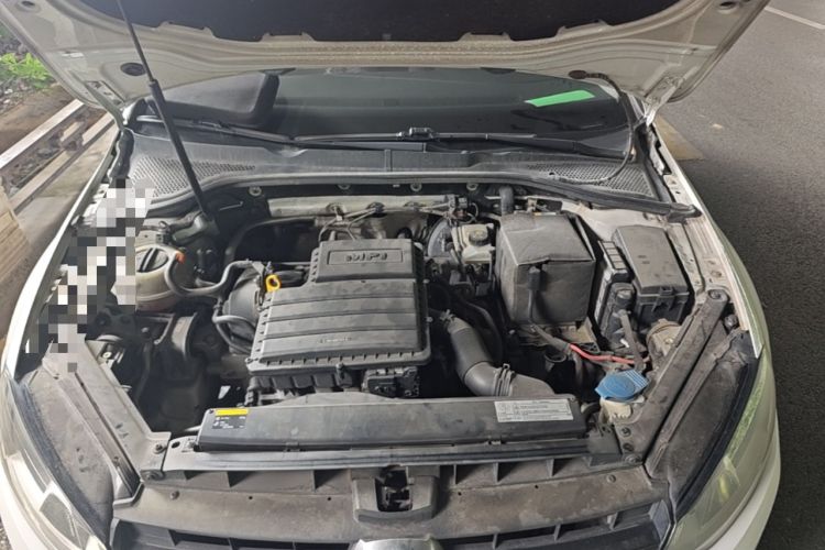Used Volkswagen Golf 2014 1.6L Automatic Fashion Model Engine Bay