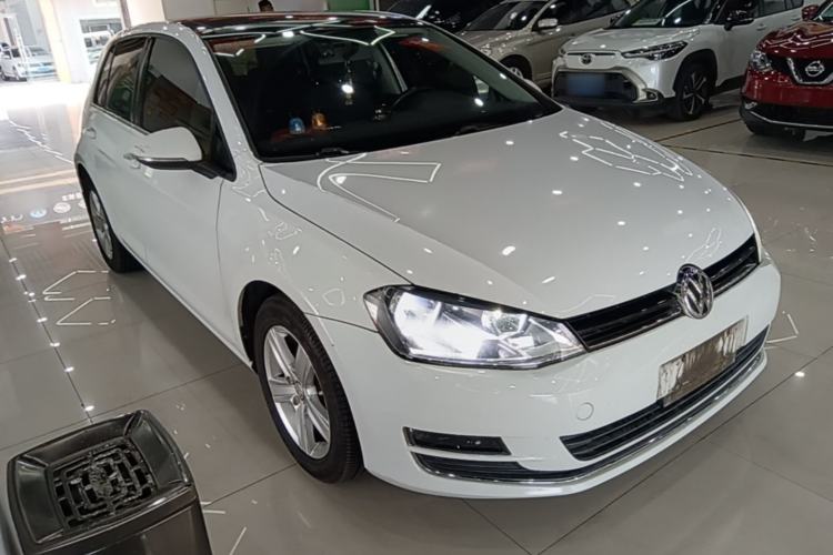 Used Volkswagen Golf 2014 1.4TSI Automatic Comfort Model Front Right 45 Deg