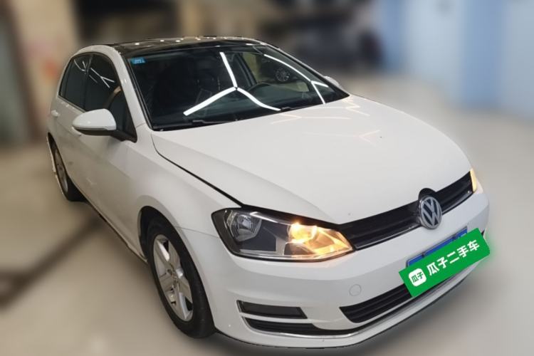 Used Volkswagen Golf 2014 1.4TSI Automatic Luxury Model Front Right 45 Deg